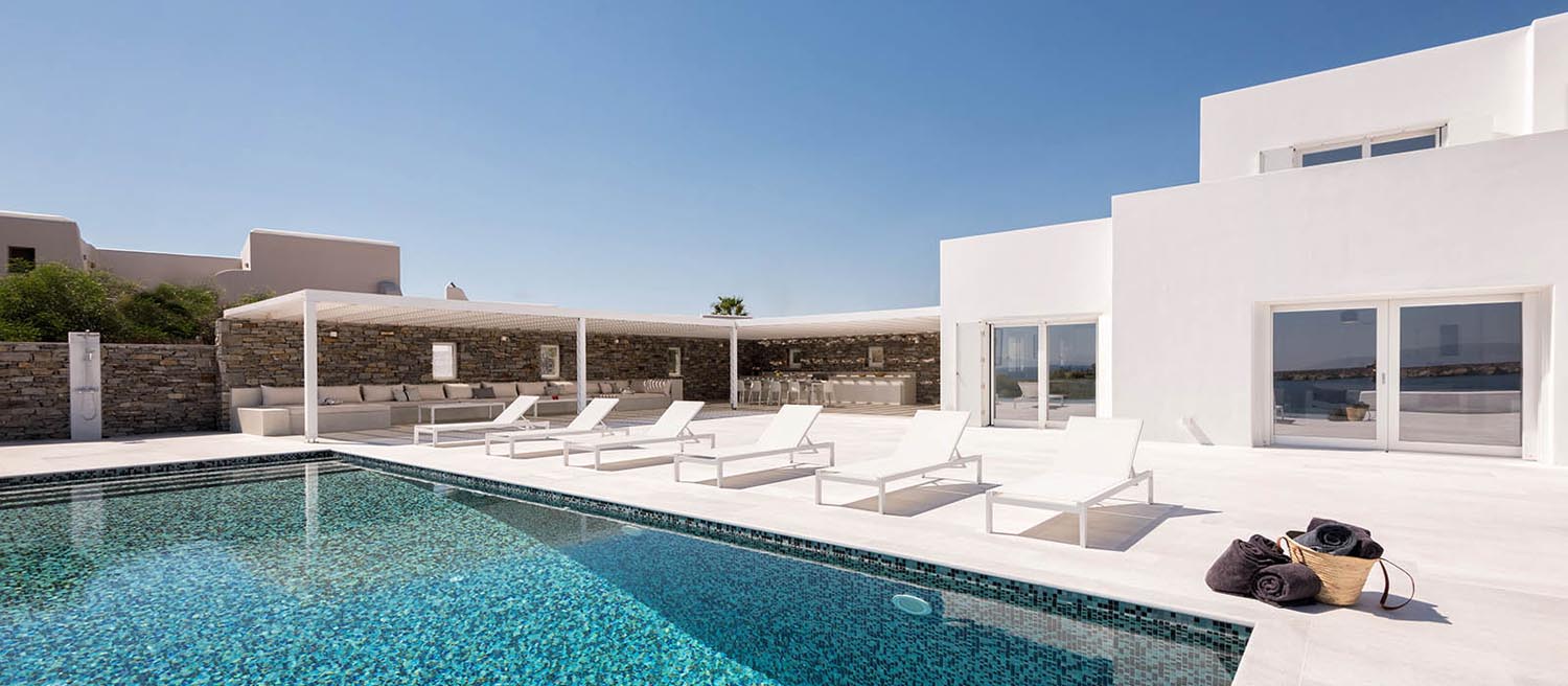 Δυόροφη Βίλα στην Πάρο απο την αρχιτέκτονα Μανταλένα Μπαφίτη. Φωτό 1